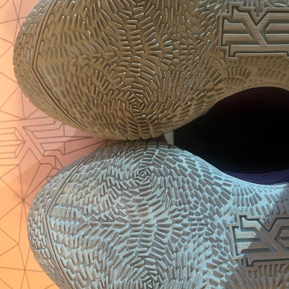 Nike Kyrie Low 3 - Purple Size 9 - Picture 13 of 13